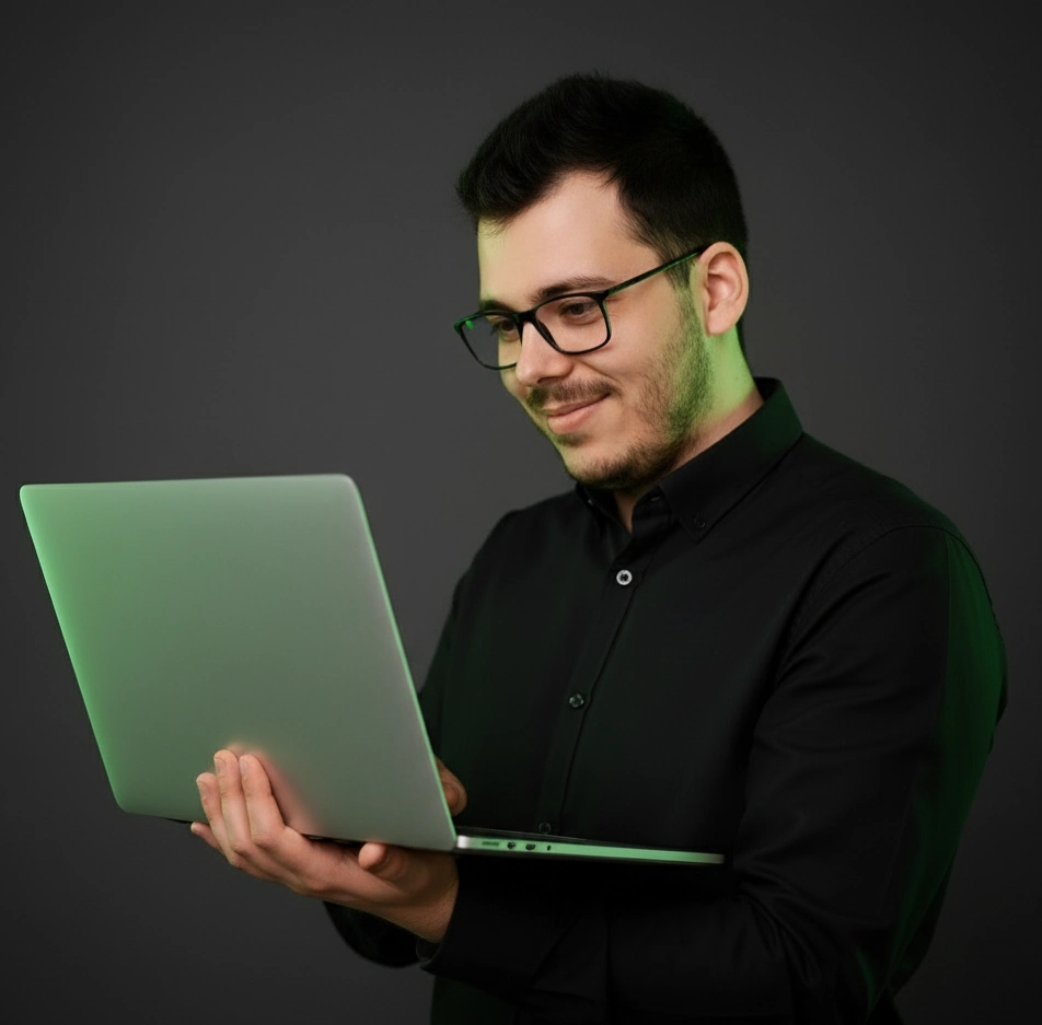 Bartosz Politowski wykonujący audyt SEO